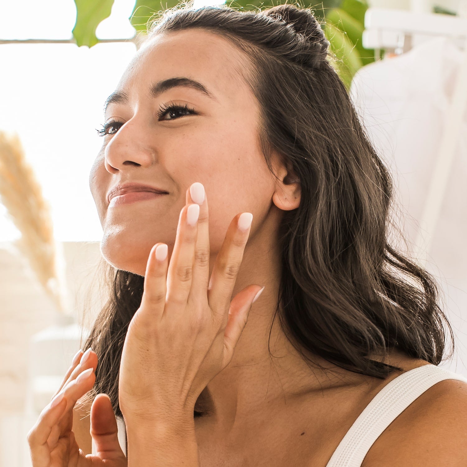 hydrating serum for dry skin, normal skin, and oily skin.